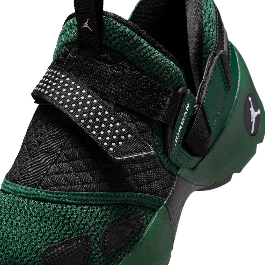 Women's Jordan Trunner LX Fir/White-Reflective Silver-Black