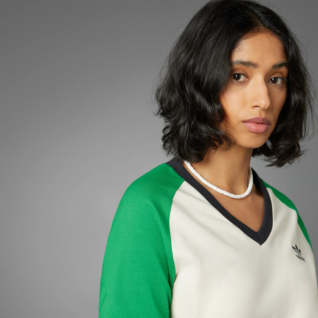 ADICOLOR CALI TEE V NECK