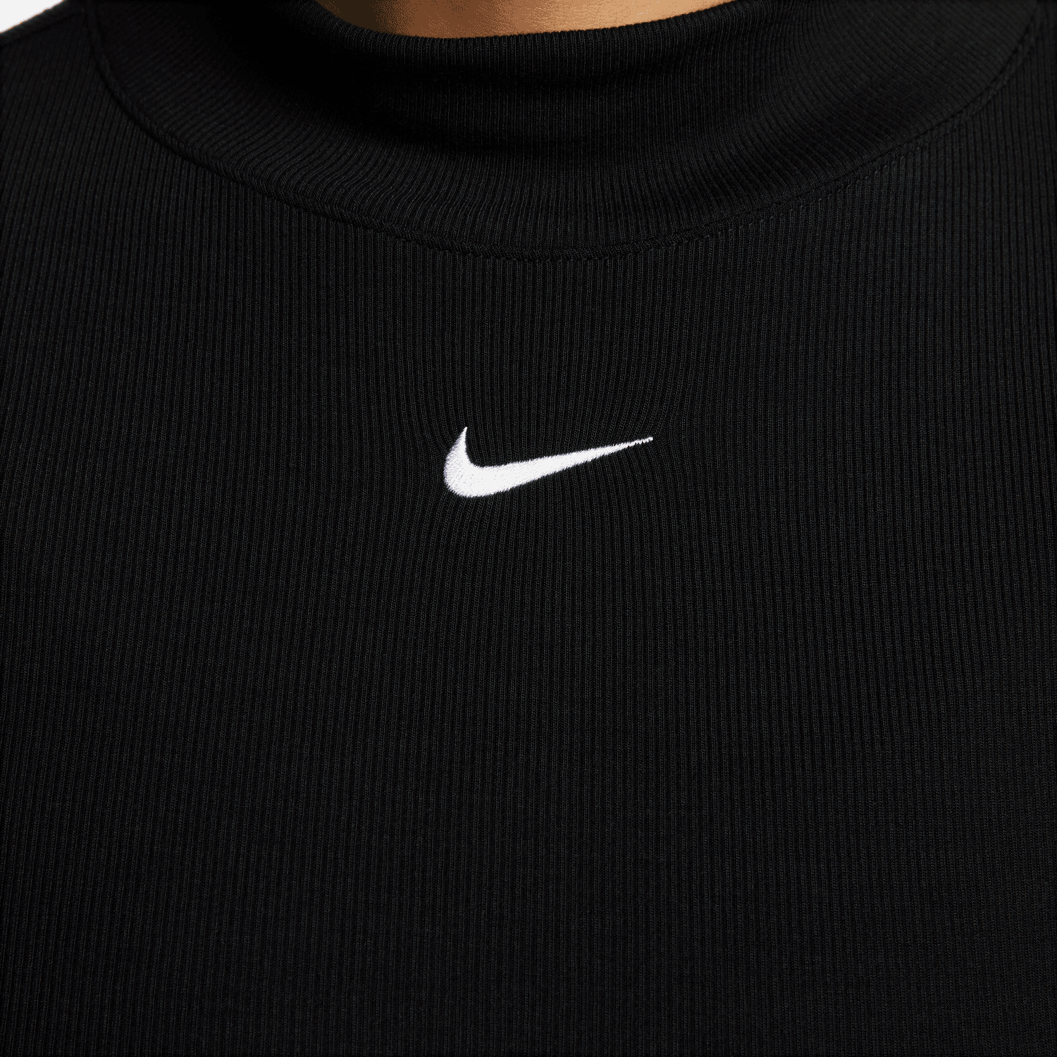 WOMEN'S NIKE SPORTSWEAR ESSENTIALS MOCK NECK TEE