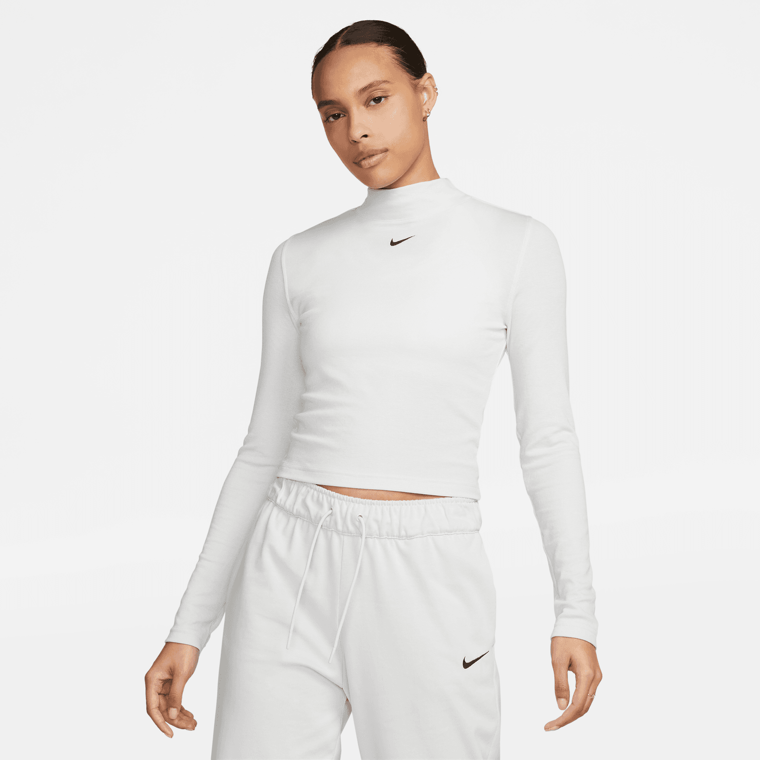 WOMEN'S NIKE SPORTSWEAR ESSENTIALS MOCK NECK TEE