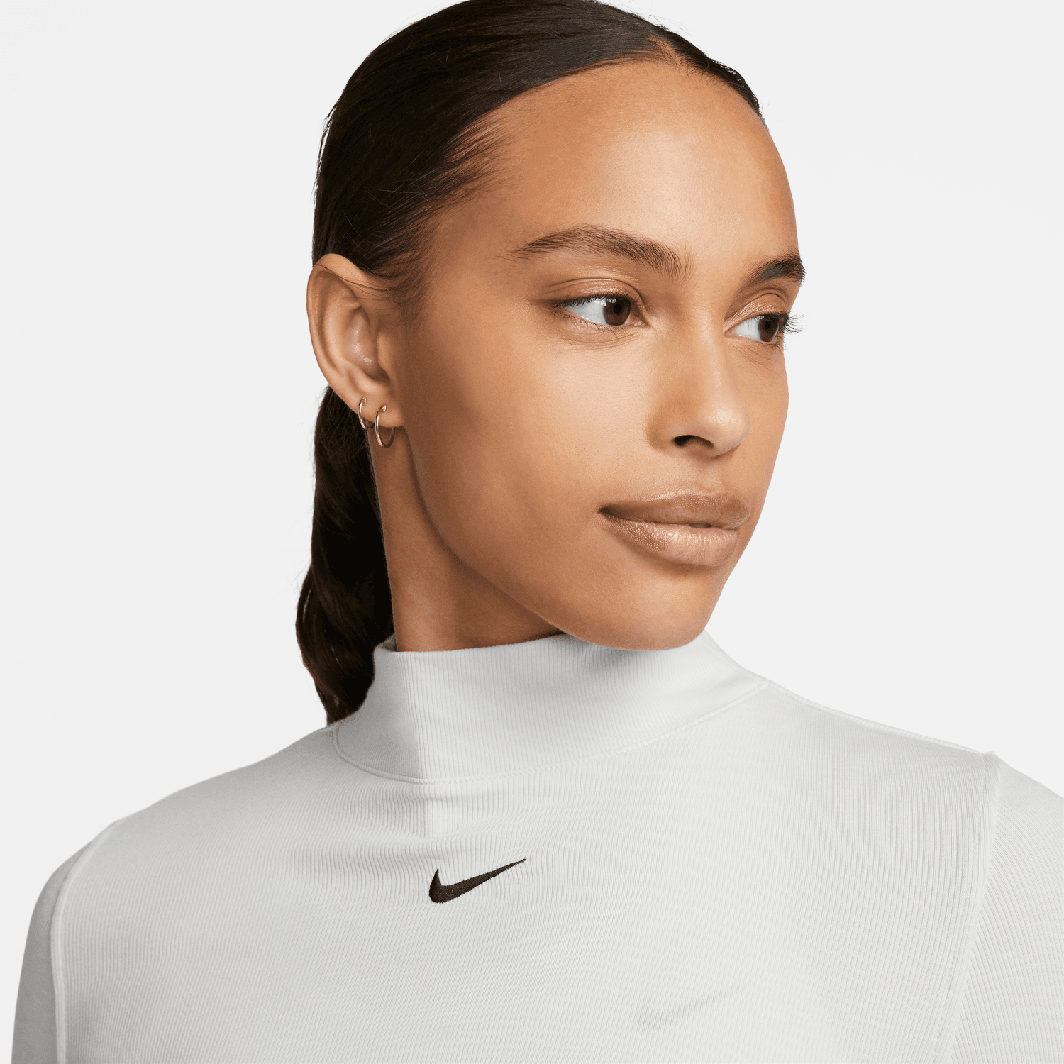 WOMEN'S NIKE SPORTSWEAR ESSENTIALS MOCK NECK TEE