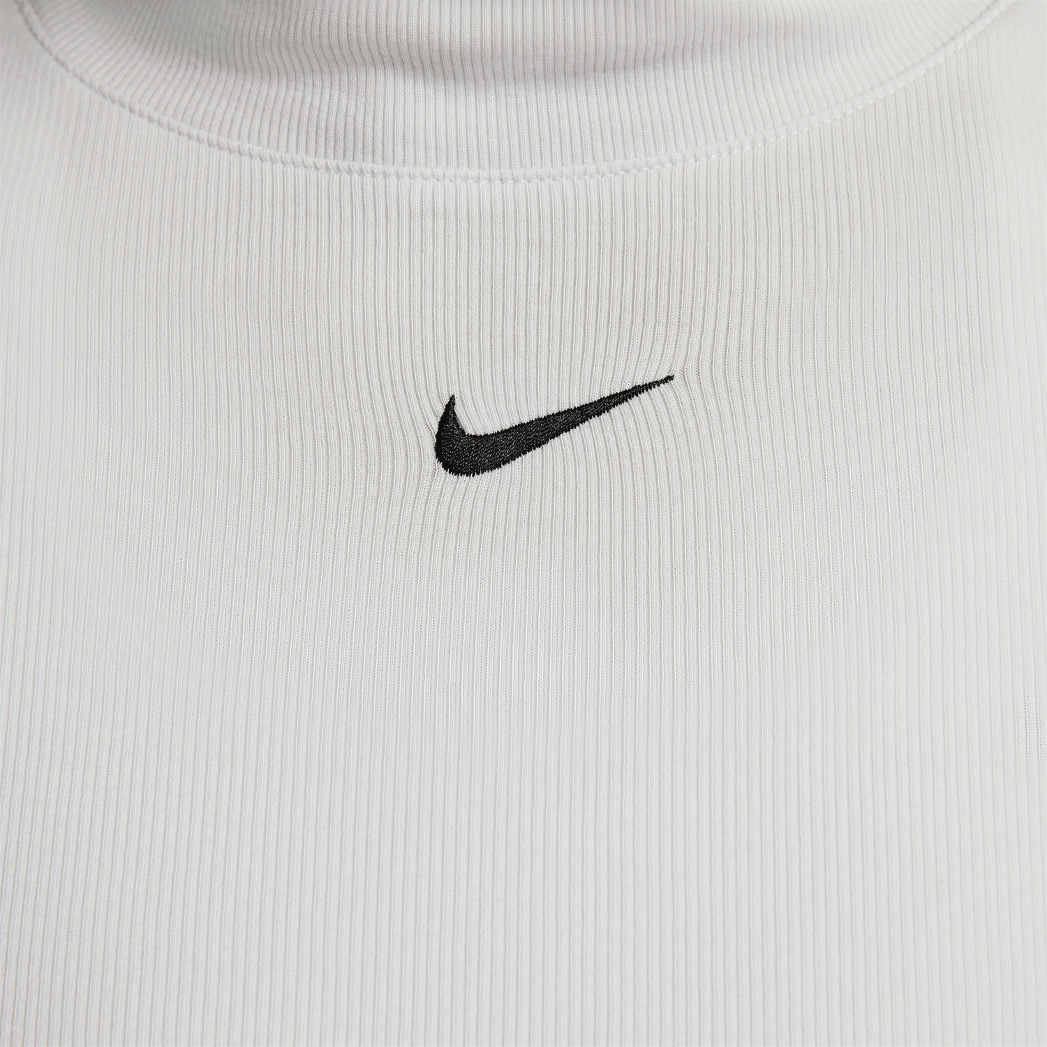 WOMEN'S NIKE SPORTSWEAR ESSENTIALS MOCK NECK TEE