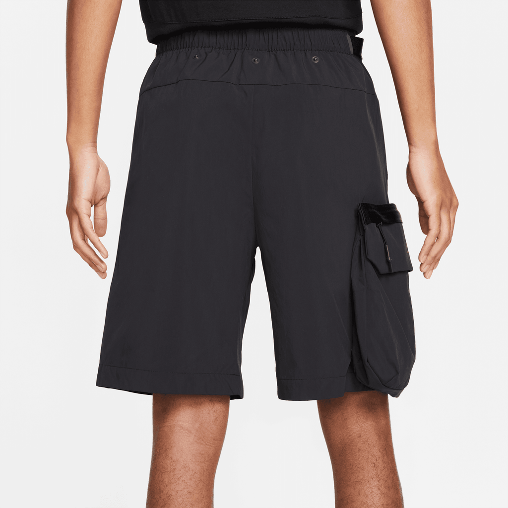 NIKE SW TECH PACK CARGO SHORTS (BLACK)