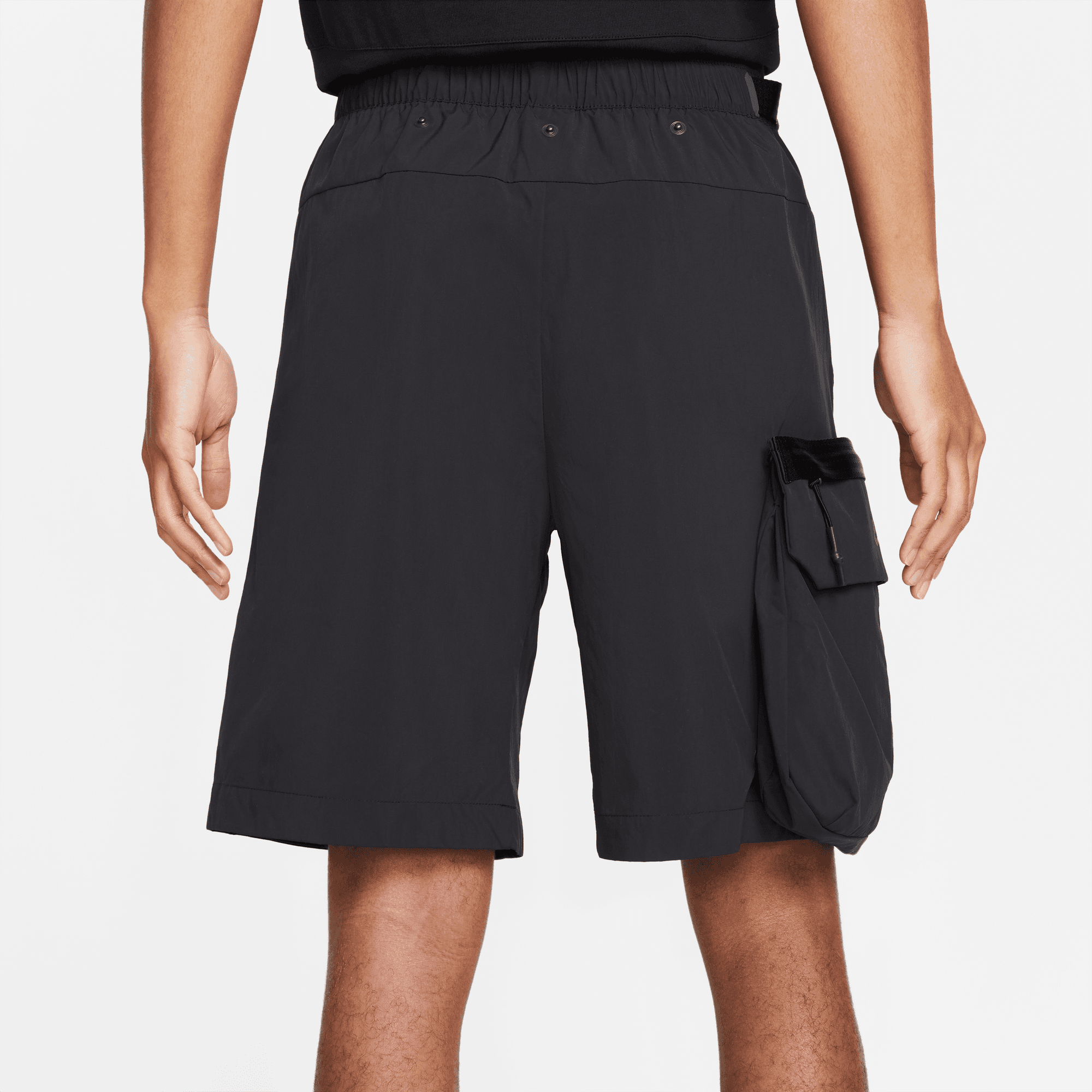 NIKE SW TECH PACK CARGO SHORTS (BLACK)