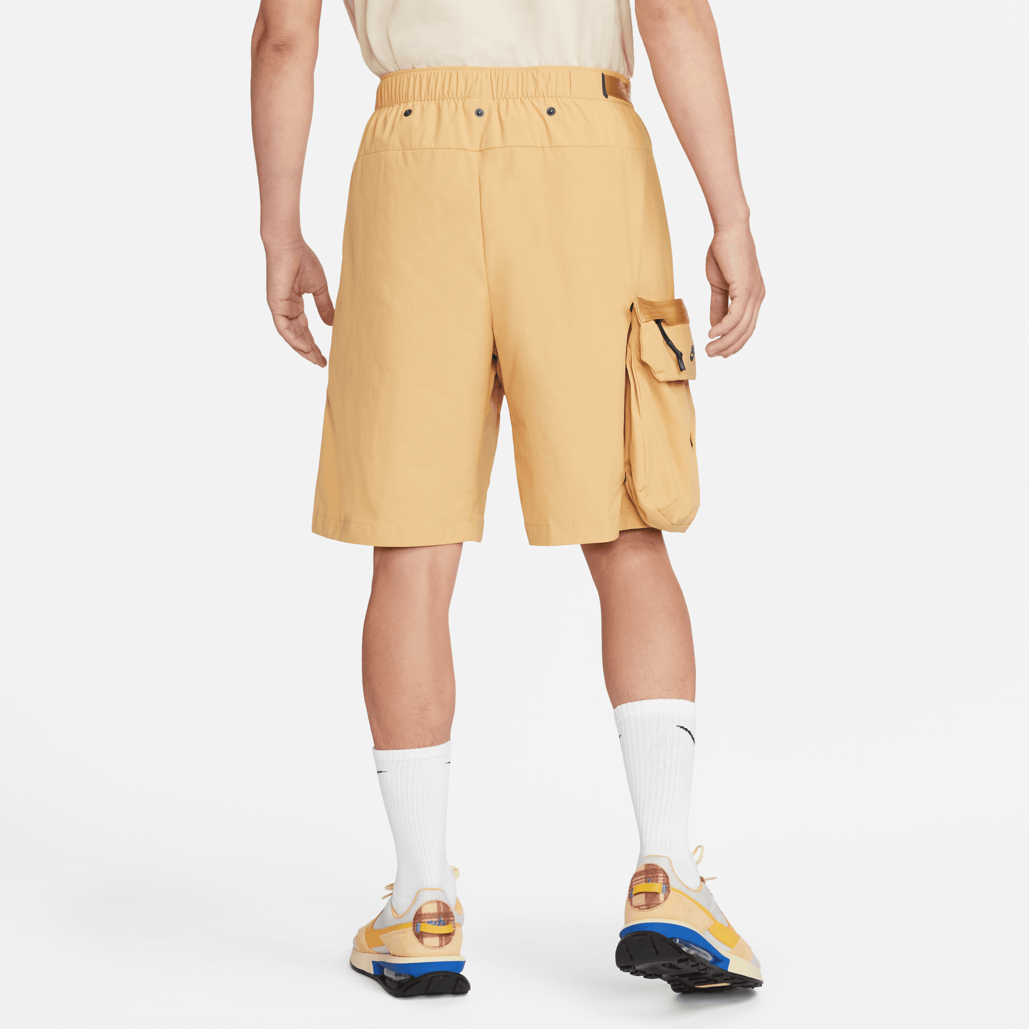 NIKE SW TECH PACK CARGO SHORTS (TWINE)