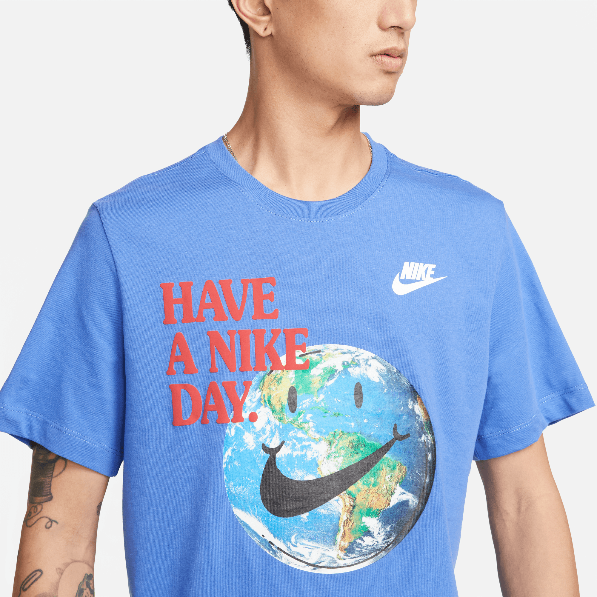 NIKE SPORTSWEAR "GOOD VIBES" TEE (BLUE)
