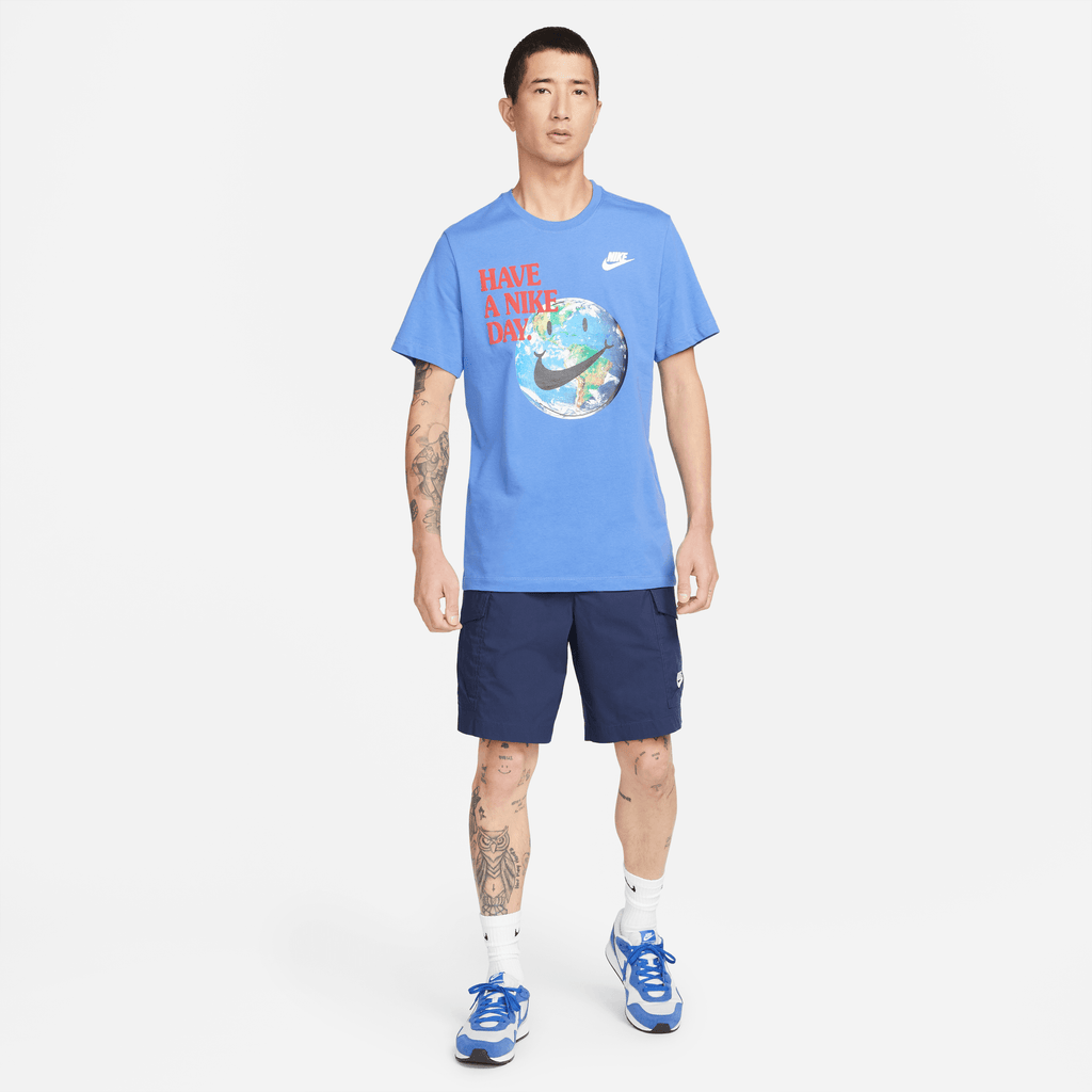 NIKE SPORTSWEAR "GOOD VIBES" TEE (BLUE)
