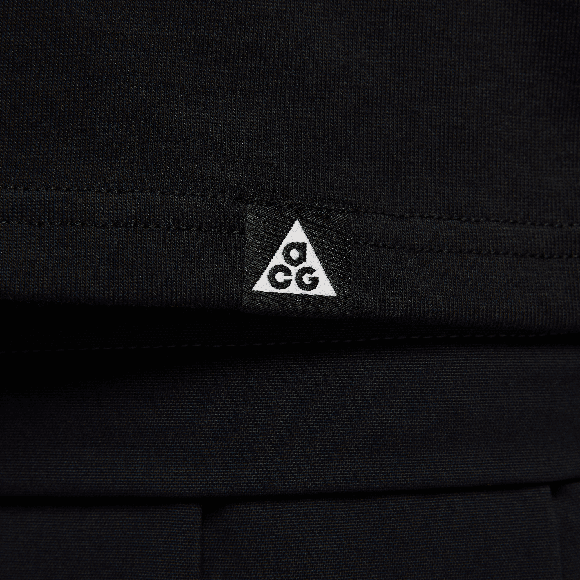NIKE ACG TEE BLACK