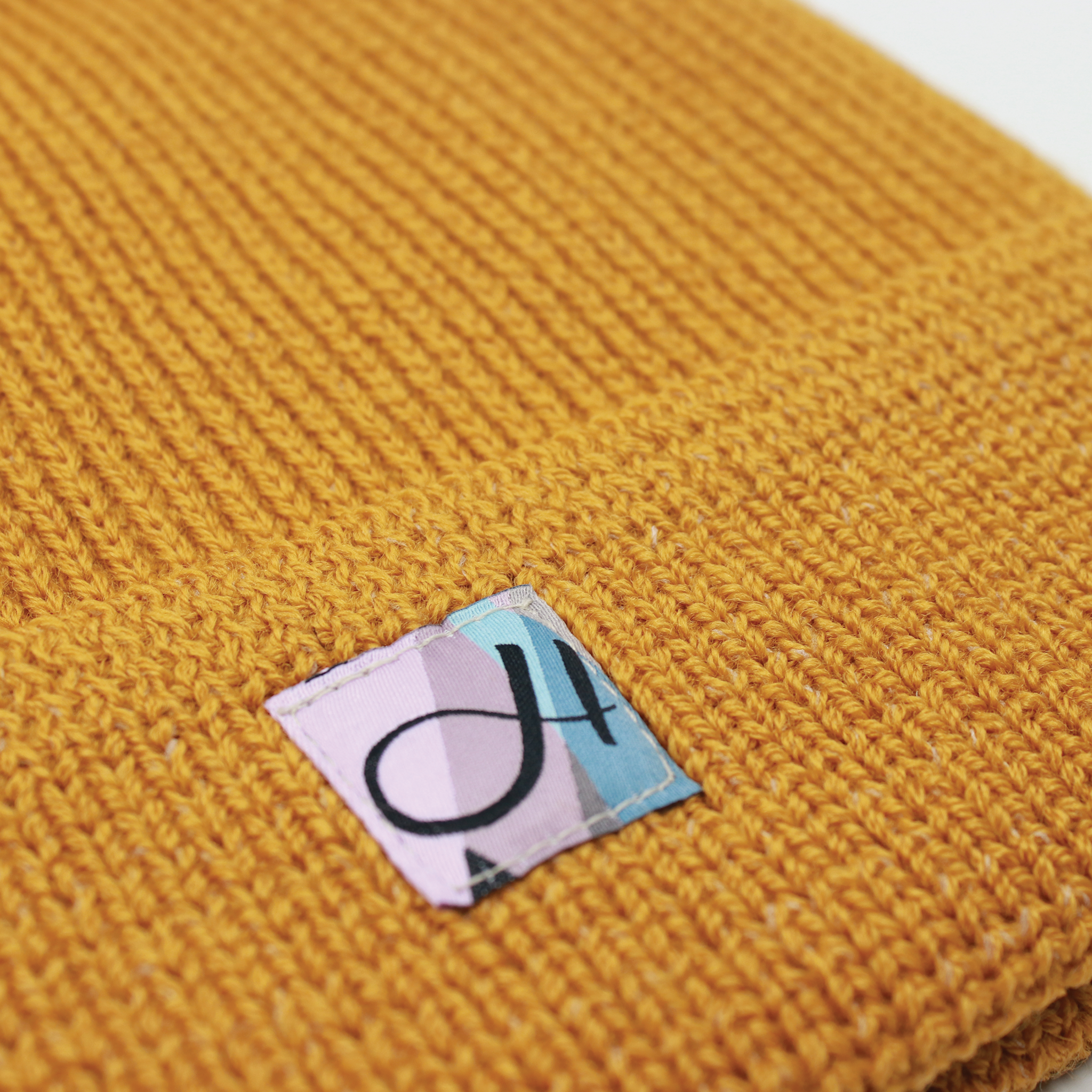 DEHEN X HUSH BEANIE "OLD GOLD"